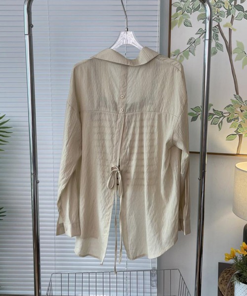 aimoha（アイモハ）の「シアー　バックスリットシャツ (SS)（シャツ/ブラウス・レディース・イエロー/ライトグレー/オフホワイト/ライトブルー/パープル/グリーン/ピンク/ベージュ/ライトパープル/ホワイト・FREE）」の3枚目の写真