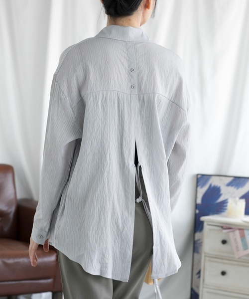 aimoha（アイモハ）の「シアー　バックスリットシャツ (SS)（シャツ/ブラウス・レディース・イエロー/ライトグレー/オフホワイト/ライトブルー/パープル/グリーン/ピンク/ベージュ/ライトパープル/ホワイト・FREE）」の4枚目の写真