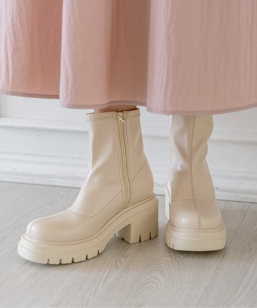 OLIVE des OLIVE（オリーブデオリーブ）の「タンク底ストレッチショートブーツ　1032130030（ブーツ・レディース・アイボリー/ブラック・MEDIUM/SMALL/LARGE）」の5枚目の写真
