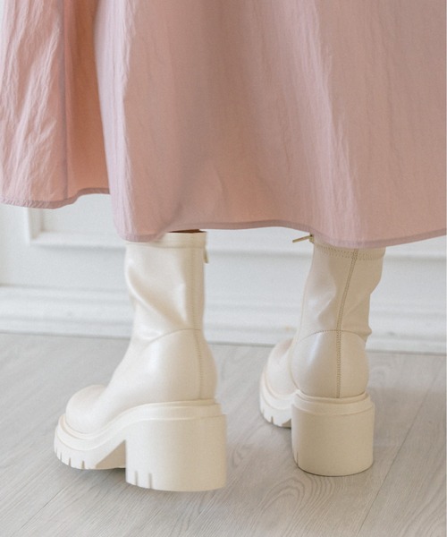 OLIVE des OLIVE（オリーブデオリーブ）の「タンク底ストレッチショートブーツ　1032130030（ブーツ・レディース・アイボリー/ブラック・MEDIUM/SMALL/LARGE）」の7枚目の写真