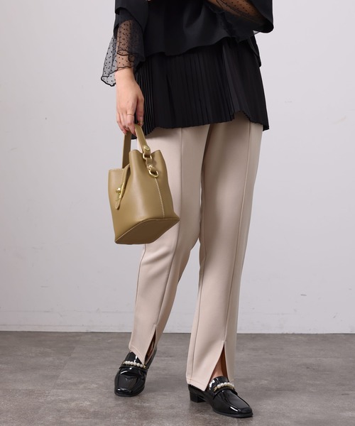 Chez toi(シェトワ)の「裾スリットカットパンツ(その他パンツ・レディース・アイボリー/モカ/ブラック・M/MT)」の4枚目の写真