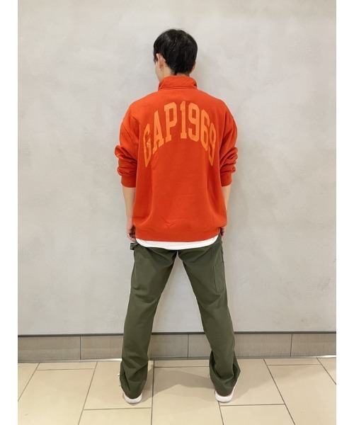 GAP(ギャップ)の「Gapアーチロゴ ハーフジップアップ プルオーバー(ユニセックス)(スウェット・メンズ・ブルー/ベージュ/ブラック/オレンジ系その他・M/XL/S/L/XS)」の13枚目の写真