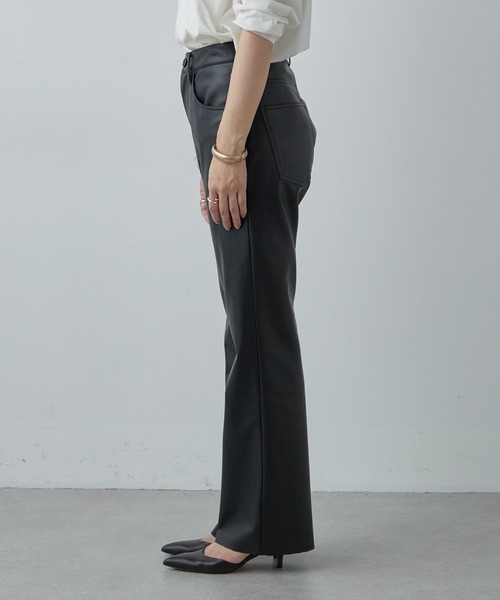 SHENERY（シーナリー）の「フェイクレザーストレートパンツ（その他パンツ・レディース・ブラック・36/38）」の11枚目の写真