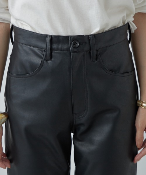 SHENERY（シーナリー）の「フェイクレザーストレートパンツ（その他パンツ・レディース・ブラック・36/38）」の13枚目の写真