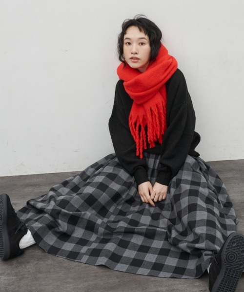 Libra Cue（リブラ キュー）の「ボリュームフリンジマフラー（マフラー・レディース・レッド/アイボリー/ブラック・FREE）」の13枚目の写真