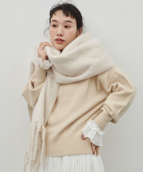 Libra Cue（リブラ キュー）の「ボリュームフリンジマフラー（マフラー・レディース・レッド/アイボリー/ブラック・FREE）」の4枚目の写真