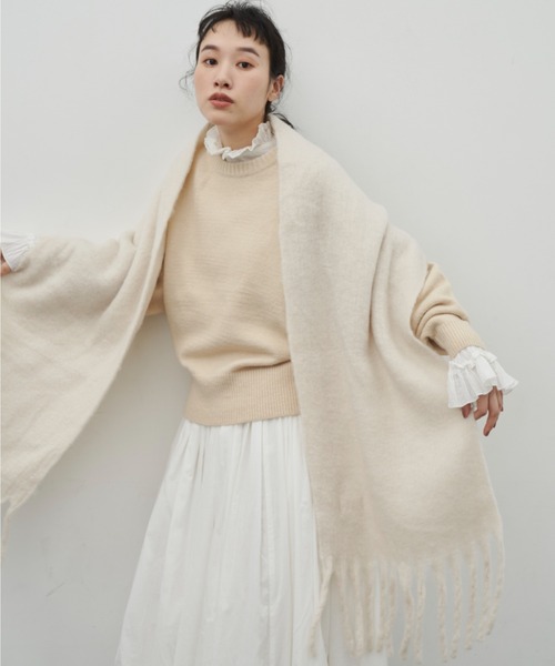 Libra Cue（リブラ キュー）の「ボリュームフリンジマフラー（マフラー・レディース・レッド/アイボリー/ブラック・FREE）」の6枚目の写真