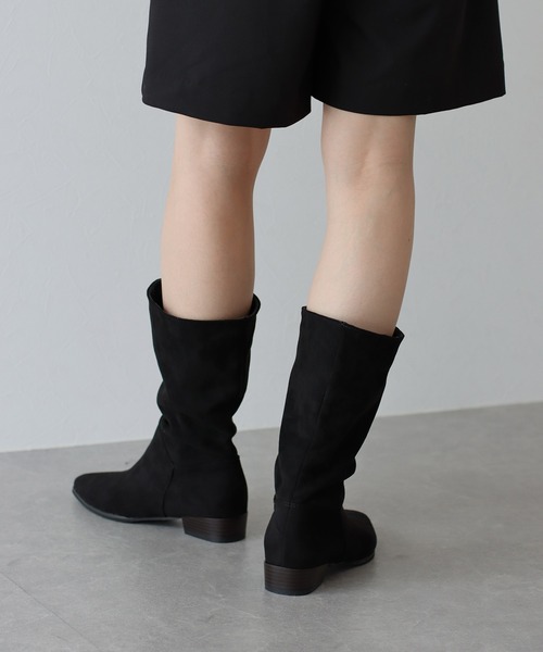 BLUEEAST(ブルーイースト)の「フェイクスエードロングブーツ(ブーツ・レディース・ブラック/ベージュ・MEDIUM/LARGE)」の6枚目の写真