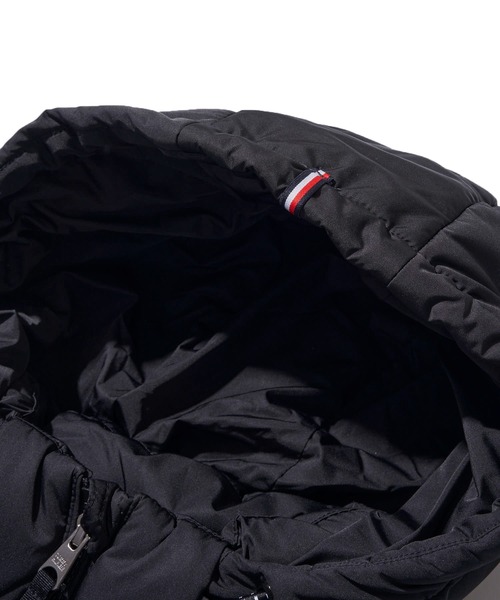 TOMMY HILFIGER（トミーヒルフィガー）の「【TOMMY HILFIGER / トミーヒルフィガー】ワンポイントロゴ 中綿ジップフードベスト（ダウンベスト・レディース・ブラック/ホワイト・LARGE/MEDIUM/SMALL/X-LARGE）」の9枚目の写真