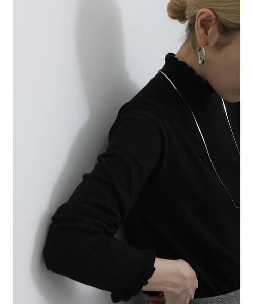 Samansa Mos2 blue（サマンサモスモスブルー）の「フリル衿ニットプルオーバー（ニット/セーター・レディース・ブラック/キナリ/ブルー・F）」の6枚目の写真