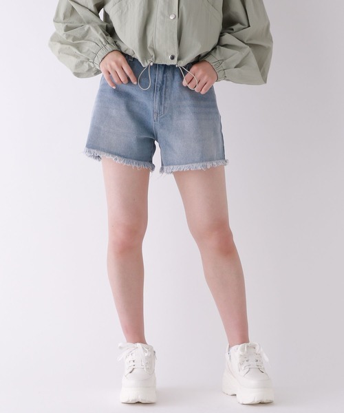 repipi armario(レピピ アルマリオ)の「フリンジデニムショートパンツ(デニムパンツ・キッズ・ホワイト/ケミカルウォッシュ/ブラック/ライトブルー/ブルー系その他・SMALL/MEDIUM/LARGE)」の3枚目の写真