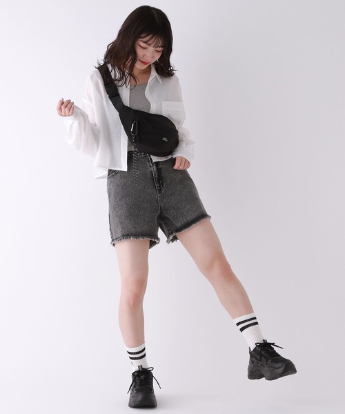 repipi armario(レピピ アルマリオ)の「フリンジデニムショートパンツ(デニムパンツ・キッズ・ホワイト/ケミカルウォッシュ/ブラック/ライトブルー/ブルー系その他・SMALL/MEDIUM/LARGE)」の7枚目の写真