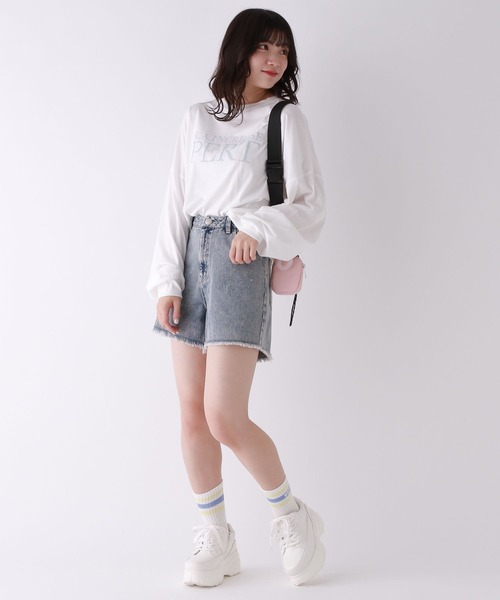 repipi armario(レピピ アルマリオ)の「フリンジデニムショートパンツ(デニムパンツ・キッズ・ホワイト/ケミカルウォッシュ/ブラック/ライトブルー/ブルー系その他・SMALL/MEDIUM/LARGE)」の8枚目の写真