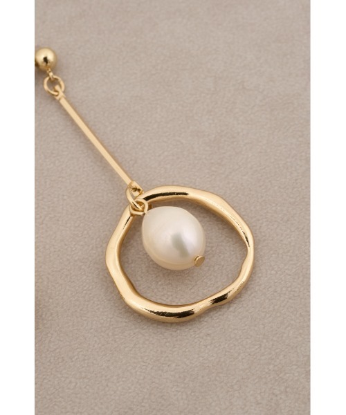 AZUL by moussy（アズールバイマウジー）の「アシンメトリーパールピアス（ピアス（両耳用）・レディース・シルバー/ゴールド系その他・FREE）」の12枚目の写真