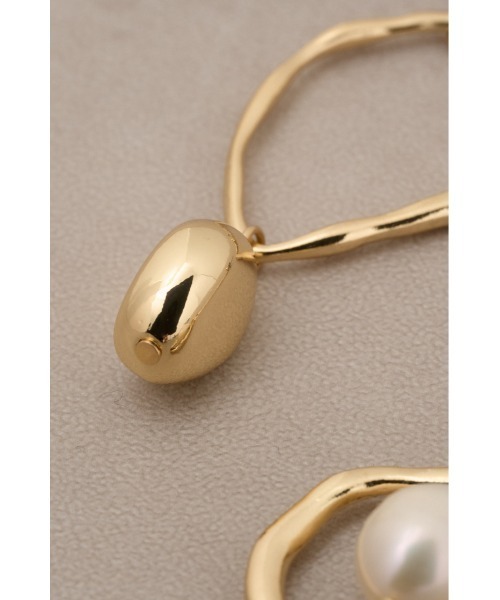 AZUL by moussy（アズールバイマウジー）の「アシンメトリーパールピアス（ピアス（両耳用）・レディース・シルバー/ゴールド系その他・FREE）」の13枚目の写真