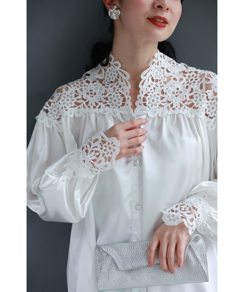 cawaii(カワイイ)の「デコルテに沿う白花レースの艶ブラウストップス(シャツ/ブラウス・レディース・ホワイト・FREE)」の18枚目の写真