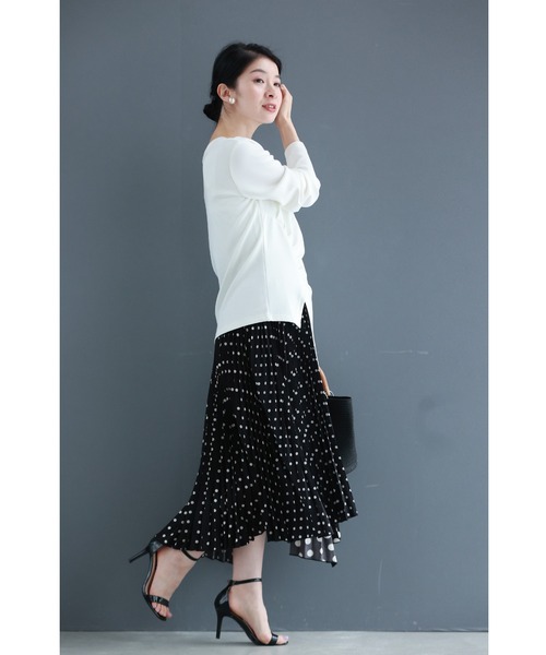 アシンメトリーなカーブタックのカットソートップス（Tシャツ/カットソー）｜CAWAII（カワイイ）