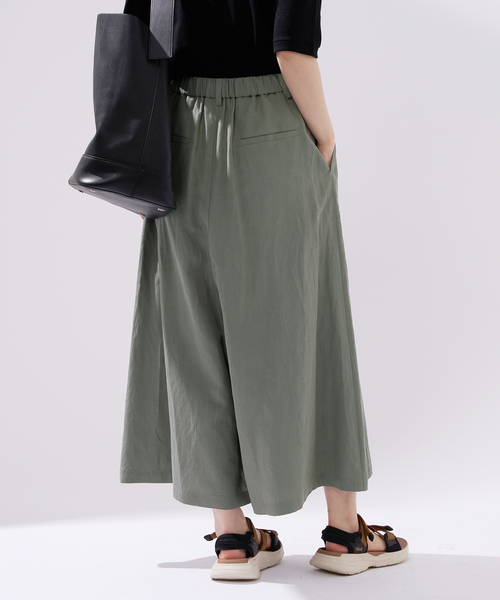 IENA(イエナ)の「ツータックキュロット(その他パンツ・レディース・ブラック/カーキ・36/38)」の17枚目の写真