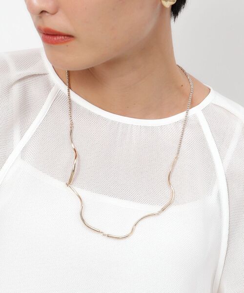 OPAQUE.CLIP（オペークドットクリップ）の「◆ツイストメタルバーネックレス（ネックレス・レディース・シルバー/ゴールド・00）」の7枚目の写真