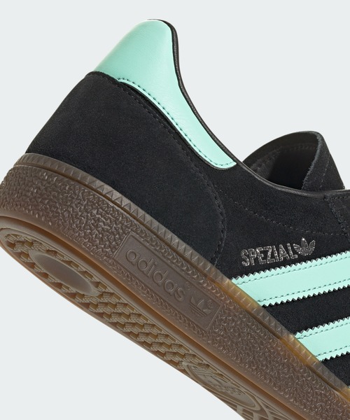 adidas（アディダス）の「ハンドボール スペツィアル / Handball Spezial / アディダスオリジナルス adidas Originals（スニーカー・メンズ・ブラック・23.5cm/24.0cm/24.5cm/25.0cm/25.5cm/26.0cm/26.5cm/27.0cm/27.5cm/28.0cm/28.5cm/29.0cm/22.0cm/22.5cm/23.0cm）」の5枚目の写真