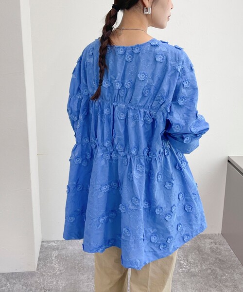 foxey チュニックブラウス　38 fredy emue（フレディエミュ）の「3D刺繍チュニックブラウス（シャツ