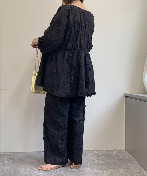 fredy emue(フレディエミュ)の「3D刺繍チュニックブラウス(シャツ/ブラウス・レディース・ブラック/オフホワイト/ブルー・38)」の13枚目の写真