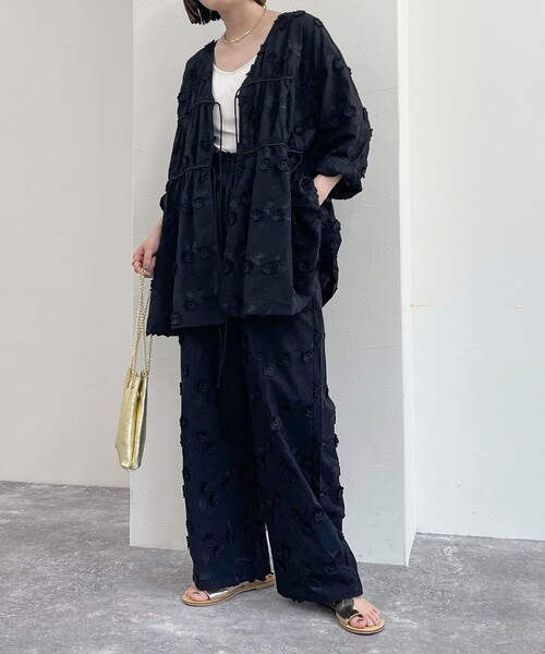 fredy emue(フレディエミュ)の「3D刺繍チュニックブラウス(シャツ/ブラウス・レディース・ブラック/オフホワイト/ブルー・38)」の14枚目の写真