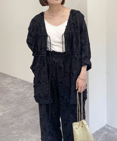 fredy emue(フレディエミュ)の「3D刺繍チュニックブラウス(シャツ/ブラウス・レディース・ブラック/オフホワイト/ブルー・38)」の19枚目の写真