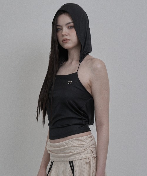 SETUPEXE(セットアップイーエックスイー)の「韓国ブランド SETUP‐EXE セットアップエグゼ HALTER HOOD SLEEVELESS 袖なしトップス スリーブレス ノースリーブ クロップ丈トップス クロップ丈キャミソール フード付きキャミソール 韓国ファッション 韓国ストリート ストリートファッション(キャミソール・レディース・ブラック/ライトグレー・ONE SIZE)」の2枚目の写真