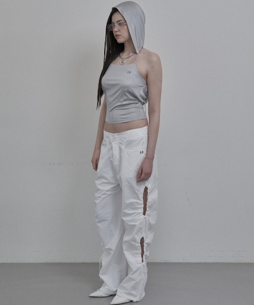 SETUPEXE(セットアップイーエックスイー)の「韓国ブランド SETUP‐EXE セットアップエグゼ HALTER HOOD SLEEVELESS 袖なしトップス スリーブレス ノースリーブ クロップ丈トップス クロップ丈キャミソール フード付きキャミソール 韓国ファッション 韓国ストリート ストリートファッション(キャミソール・レディース・ブラック/ライトグレー・ONE SIZE)」の9枚目の写真