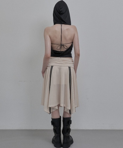 SETUPEXE(セットアップイーエックスイー)の「韓国ブランド SETUP‐EXE セットアップエグゼ HALTER HOOD SLEEVELESS 袖なしトップス スリーブレス ノースリーブ クロップ丈トップス クロップ丈キャミソール フード付きキャミソール 韓国ファッション 韓国ストリート ストリートファッション(キャミソール・レディース・ブラック/ライトグレー・ONE SIZE)」の5枚目の写真