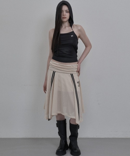 SETUPEXE(セットアップイーエックスイー)の「韓国ブランド SETUP‐EXE セットアップエグゼ HALTER HOOD SLEEVELESS 袖なしトップス スリーブレス ノースリーブ クロップ丈トップス クロップ丈キャミソール フード付きキャミソール 韓国ファッション 韓国ストリート ストリートファッション(キャミソール・レディース・ブラック/ライトグレー・ONE SIZE)」の3枚目の写真