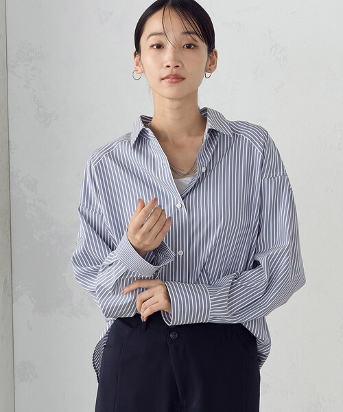 COMME CA ISM(コムサイズム)の「ストレッチポリエステルブロード ヨーク切替シャツ(シャツ/ブラウス・レディース・ストライプ/オフホワイト・MEDIUM/LARGE)」の2枚目の写真