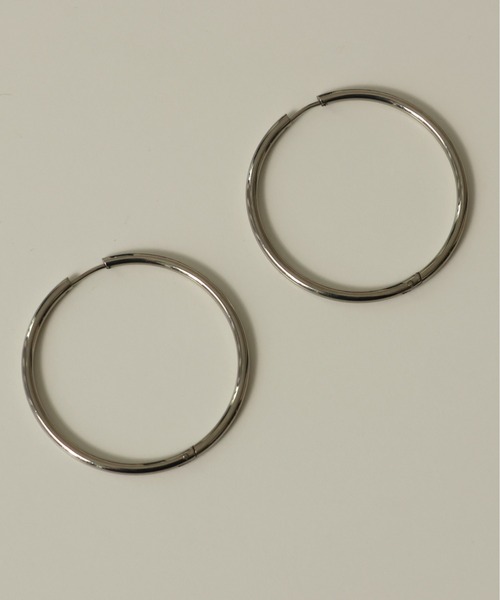 ORLEAN（オルレアン）の「【ORLEAN】メタルフープピアス 45mm（ピアス（両耳用）・レディース・ゴールド/シルバー・フリー）」の3枚目の写真