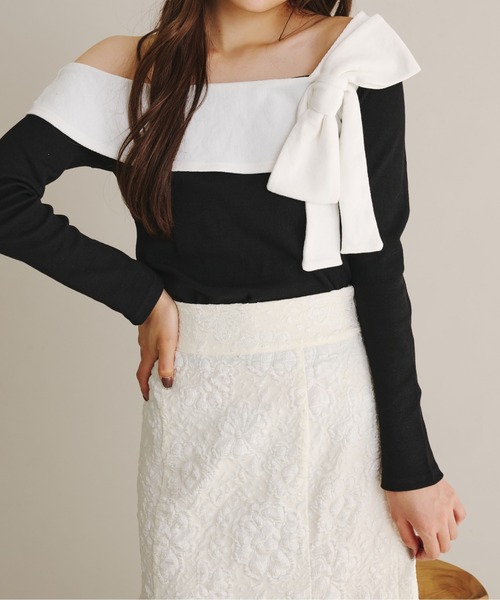 fupel（フぺル）の「One shoulder ribbon design tops / ワンショルダーリボンデザイントップス（Tシャツ/カットソー・レディース・ライトブルー/ブラック・FREE）」の6枚目の写真