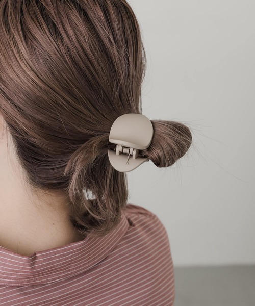 SMELLY（スメリー）の「ミニオーバルマットバンス（バレッタ/ヘアクリップ・レディース・ベージュ/ブルー・-）」の4枚目の写真