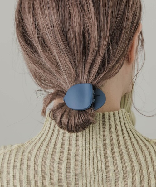 SMELLY（スメリー）の「ミニオーバルマットバンス（バレッタ/ヘアクリップ・レディース・ベージュ/ブルー・-）」の7枚目の写真
