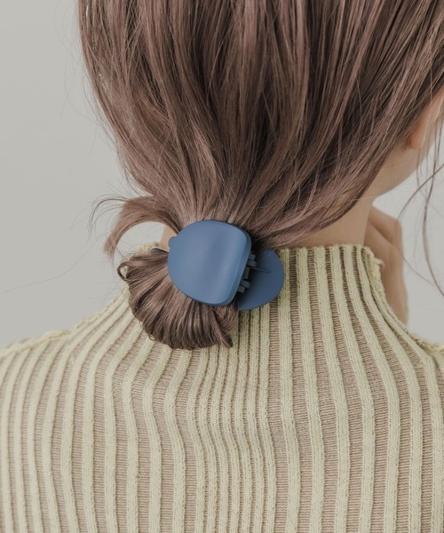 SMELLY（スメリー）の「ミニオーバルマットバンス（バレッタ/ヘアクリップ・レディース・ベージュ/ブルー・-）」の8枚目の写真