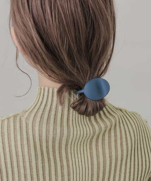 SMELLY（スメリー）の「ミニオーバルマットバンス（バレッタ/ヘアクリップ・レディース・ベージュ/ブルー・-）」の9枚目の写真
