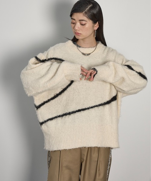 THE YOn（ザヨン）の「ニュアンスラインブラッシュドニットプルオーバー（ニット/セーター・レディース・ピンク/アイボリー/ブラック・FREE）」の2枚目の写真