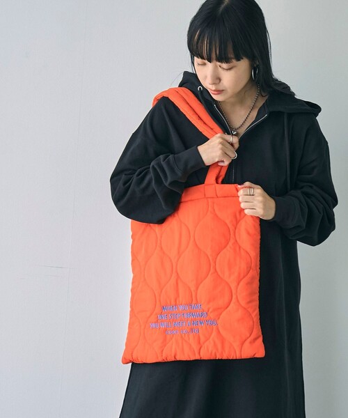 coen（コーエン）の「ロゴ刺繍キルトトートバッグ（トートバッグ・レディース・ケリーグリーン/ブラック/シルバー/オレンジ/ネイビー/ナチュラル/ゴールド/ダークブラウン/コバルトブルー・FREE）」の8枚目の写真