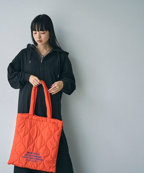 coen（コーエン）の「ロゴ刺繍キルトトートバッグ（トートバッグ・レディース・ケリーグリーン/ブラック/シルバー/オレンジ/ネイビー/ナチュラル/ゴールド/ダークブラウン/コバルトブルー・FREE）」の11枚目の写真