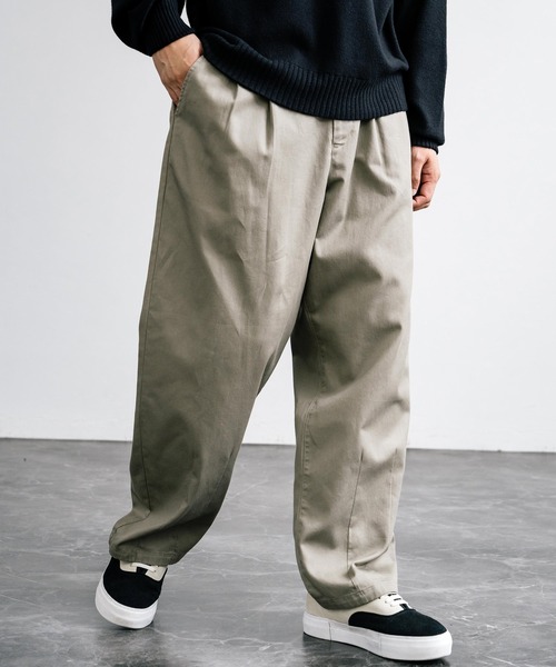 Rocky Monroe（ロッキーモンロー）の「ワイドバルーンツータックチノパンツ（チノパンツ・メンズ・ベージュ/ダークネイビー/カーキ/ブラック/ナチュラル/オフホワイト/グレー/ダークベージュ・マルチサイズ）」の3枚目の写真