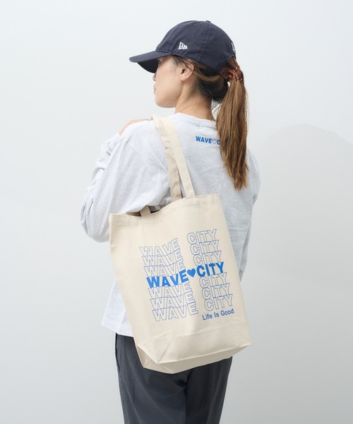 WAVE CITY（ウェイブシティ）の「【WAVECITY/ウェイブシティ】WAVE CITY OrganicCotton Tote BAG/オーガニックコットン素材ノートパソコン収納可能サイズブランドロゴトートパック（10L)（トートバッグ・メンズ・ホワイト系その他3/ホワイト系その他/ホワイト系その他2・FREE）」の7枚目の写真