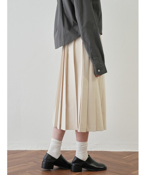 Bargiee(バージー)の「プリーツ ミディスカート(スカート・レディース・アイボリー/ブラック・SMALL/MEDIUM)」の16枚目の写真