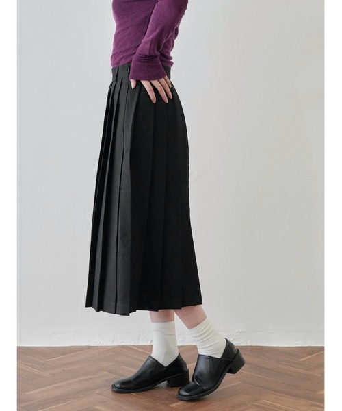 Bargiee(バージー)の「プリーツ ミディスカート(スカート・レディース・アイボリー/ブラック・SMALL/MEDIUM)」の22枚目の写真