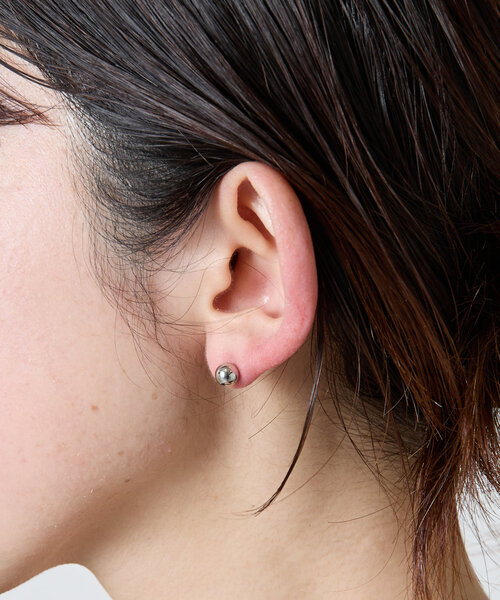 PAPILLONNER（パピヨネ）の「リバーシブルピアス（ピアス（両耳用）・レディース・シルバー/ゴールド・FREE）」の4枚目の写真