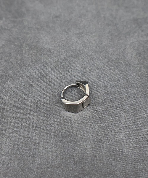 Maison Margiela 六角形ピアス 2個セット Maison Margiela 六角形ピアス 2個セット（MM6 Maison Margiela