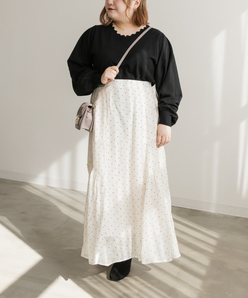 CLETTE(クレット)の「スカラップVネックニット(ニット/セーター・レディース・オフホワイト/ラベンダー/ブラック・4L/3L/LL)」の5枚目の写真