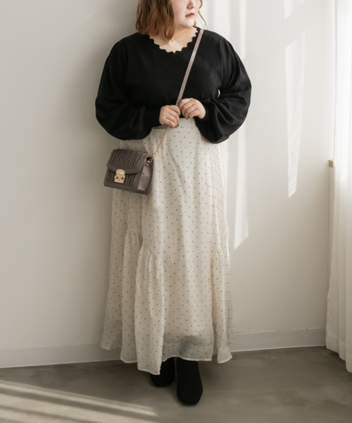 CLETTE(クレット)の「スカラップVネックニット(ニット/セーター・レディース・オフホワイト/ラベンダー/ブラック・4L/3L/LL)」の4枚目の写真